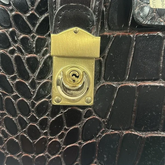 Flying Horse Doctor Elegant Crocodile Pattern Handbag - Picture 7 of 13